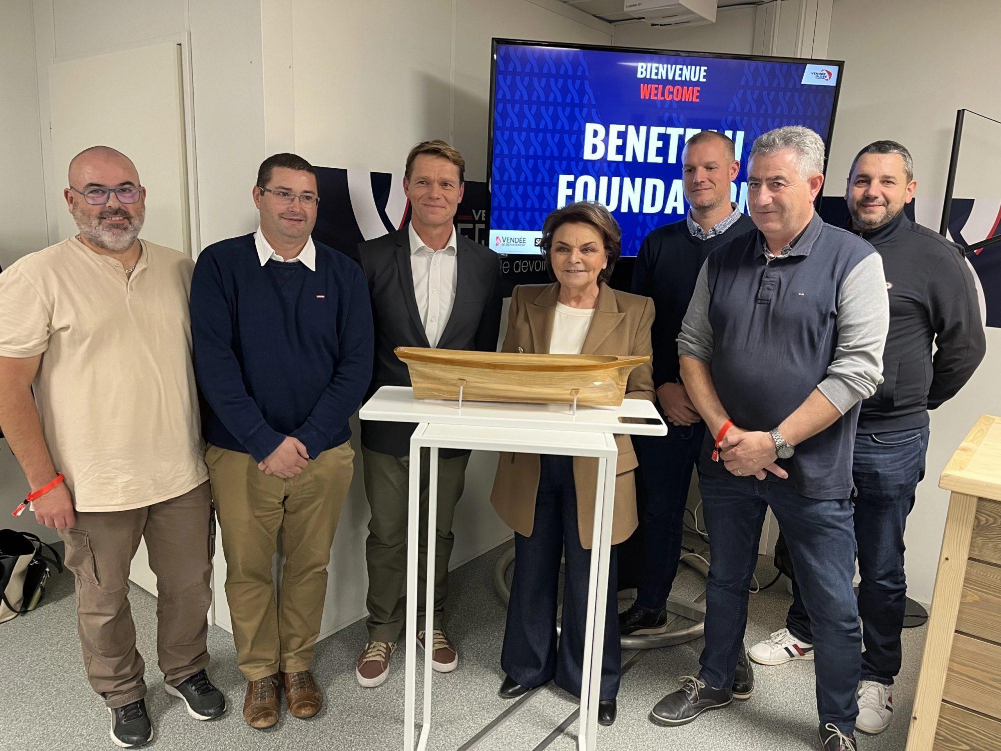 Collaborateurs et Mme Roux